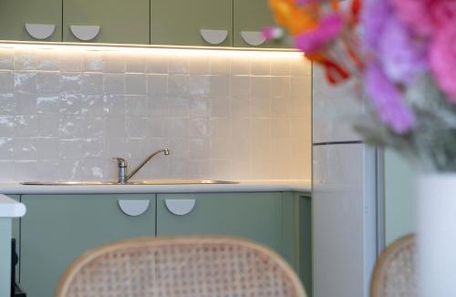 Forster House | Sunset Sisters - Lakefront Villas - Forster