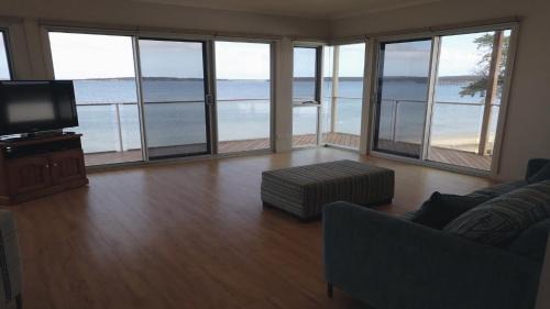 Lake Wangary House | Sunset Waterfront Escape At Dutton Bay - Beachfront Bliss