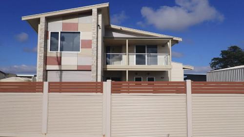 Lake Wangary House | Sunset Waterfront Escape At Dutton Bay - Beachfront Bliss