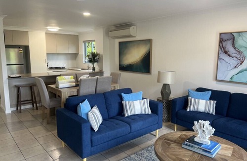 Hamilton Island House | Sunset Waters 19 Hamilton Island - golf buggy and transfers