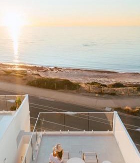 Aldinga Beach House | Sunsets Aldinga Beach, 4 king rooms, rooftop, incredible views