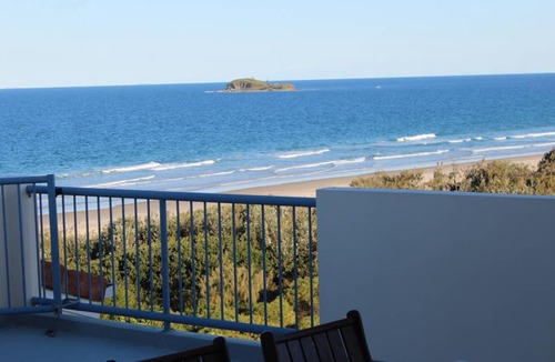 Marcoola Apartment | Sunshine Coast Accommodation BEACH EDGE Apartment