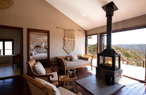Capertee Villa | Sunvale Stunning Wilderness Luxury Lodge with Woodfire Heated Spa