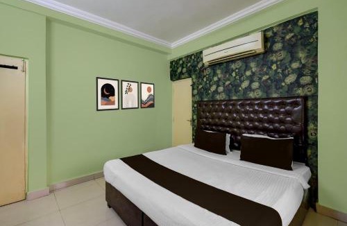 Green Valley Hotel | Super Collection O Irrum Manzil Metro Station Formerly Green Banjara Stay