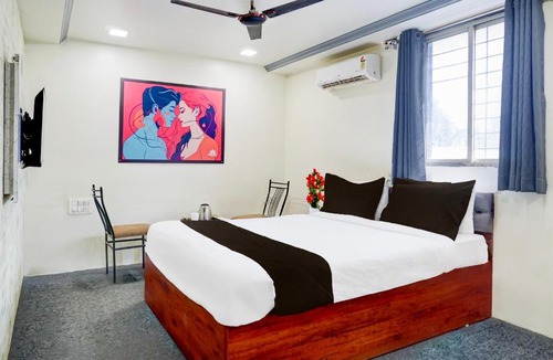 Pune Hotel | Super Collection O Katraj Near KK Market