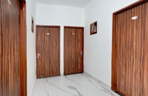 Mohali Hotel | Super Hotel O by OYO ISBT Mohali Formerly Holiday Spot