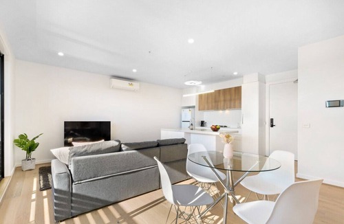 Moonee Ponds Condo | Superb Large Two Bedroom Family Style Apartment