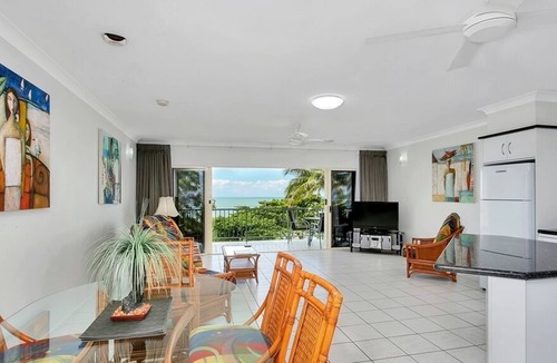 Trinity Beach Apartment | Superior Seaview One Bedroom Apartment