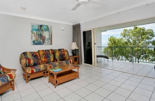 Trinity Beach Apartment | Superior Seaview One Bedroom Apartment