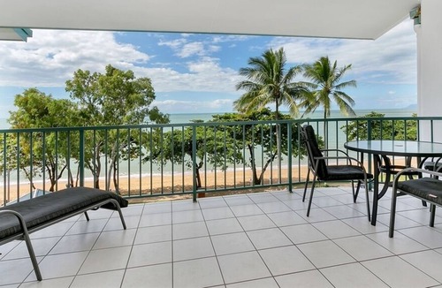 Trinity Beach Apartment | Superior Seaview One Bedroom Apartment
