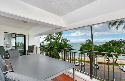 Trinity Beach Apartment | Superior Seaview 3 bedroom Apartment With Seaview's