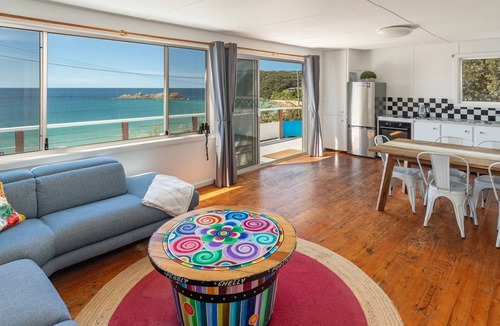 Seal Rocks House | Surf Shack @ Boat Beach