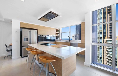 Surfers Paradise Apartment | Surfers Paradise Stay with Resort-Style Amenities