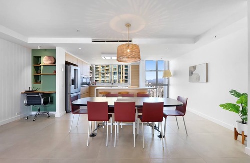 Surfers Paradise Apartment | Surfers Paradise Stay with Resort-Style Amenities