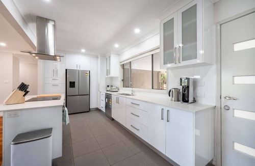 Copacabana House | "Surfscape" – Pool, Views & Pets