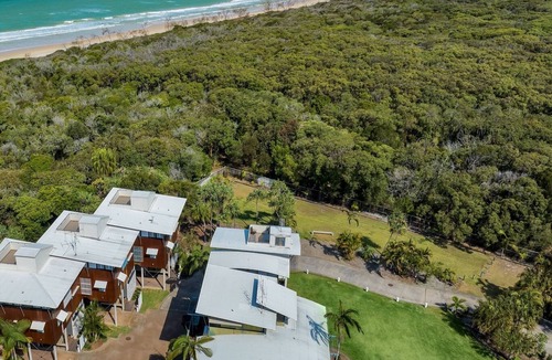 Rainbow Beach House | Surfside Beach House 23 – Rainbow Shores. 2 minute walk to beach. pool.