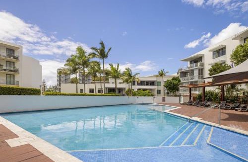 Burleigh Heads Apartment | Swell Resort Burleigh – Steps to Beach & Dining