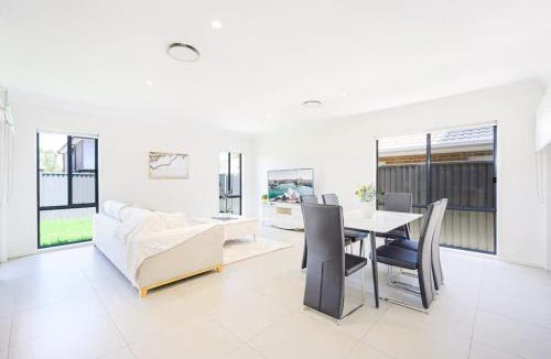 Cobbitty House | Sydney Cobbitty 4bed house,close Oran Park