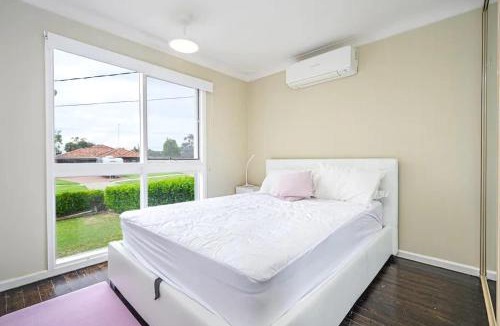 Moorebank House | Sydney Moorebank 4 bed house close Liverpool