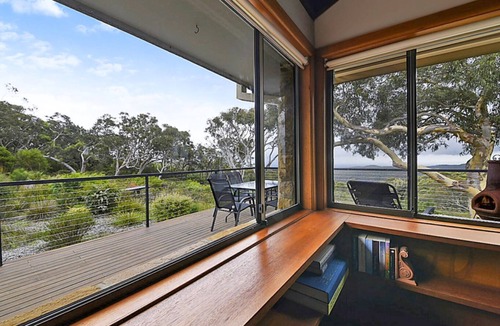 Woodford House | Sydney View - 70km from Sydney; 1000km from care!