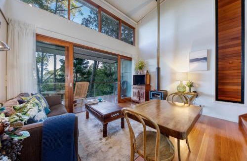 Mapleton Bed & Breakfast | Taman Sari Sunshine Coast Romantic Pet-Friendly Hinterland Retreat