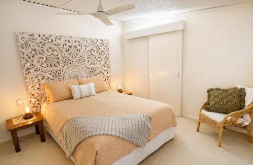 Mapleton Bed & Breakfast | Taman Sari Sunshine Coast Romantic Pet-Friendly Hinterland Retreat