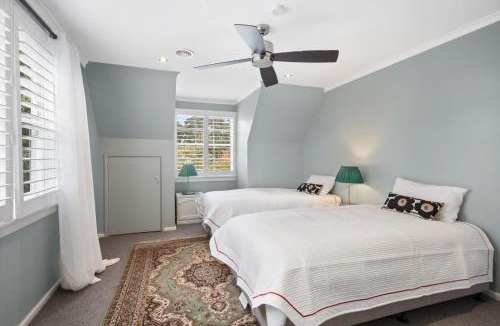 Blackheath House | Te Kāinga Maunga Spa Sauna Cosy Fireplace and Pet Friendly