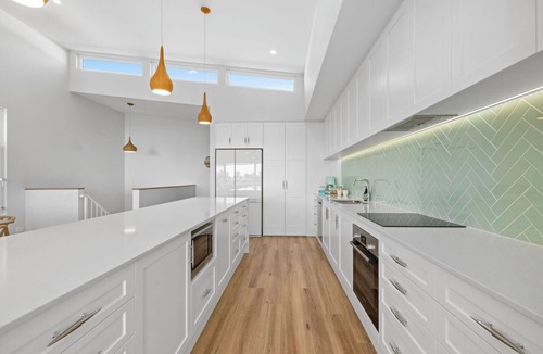 Woolgoolga House | Tea Trees Ocean Views, Pet-Friendly, Walk to shops and Beach