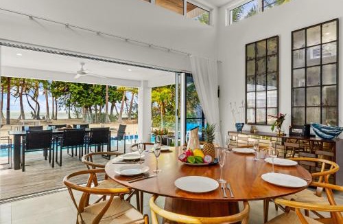 Oak Beach House | Tenterfield Beachfront Luxury 4 Bedroom Holiday Home