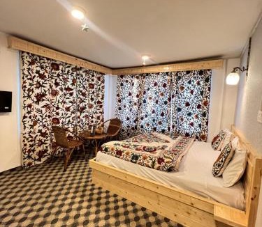 Laripora Hotel | The AISHANA PAHALGAM