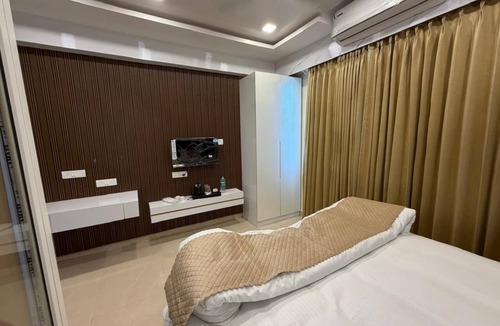 Faizabad Hotel | The Aura Hotel