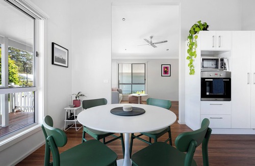 St. Georges Basin House | The Basin Breeze Retreat (Pet Friendly)
