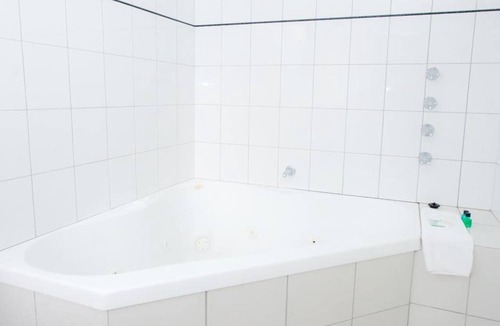 Traralgon Hotel | The Black Bull Motel