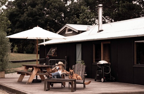 Sutton Forest Cottage | The Boscobel Cottage | 120 Acre Farm Stay w/Wood Fired Hot Tub!