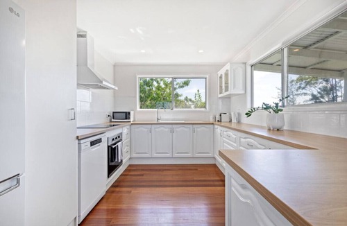 Mapleton House | The Breezy Maple - Hinterland and range views in Mapleton