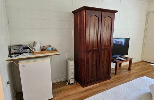 Midginbil Hotel | The Bushranger Hideaway