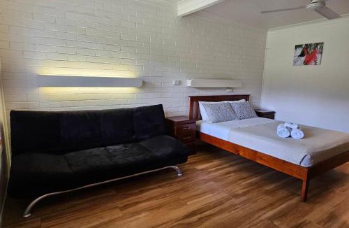 Midginbil Hotel | The Bushranger Hideaway