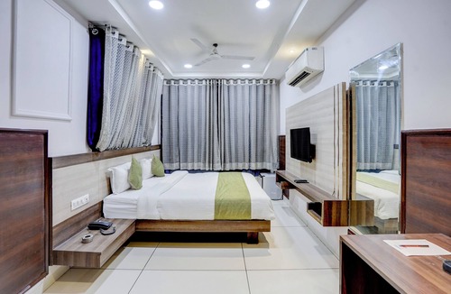 Indore Hotel | The Byke Express - Pishori inn