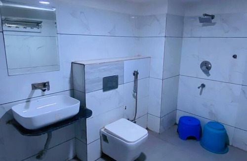 Indore Hotel | The Byke Express - Pishori inn