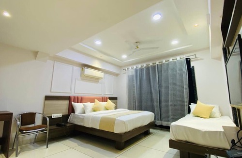 Indore Hotel | The Byke Express - Pishori inn