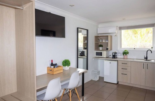 Yamba Hotel | The Carmel Yamba