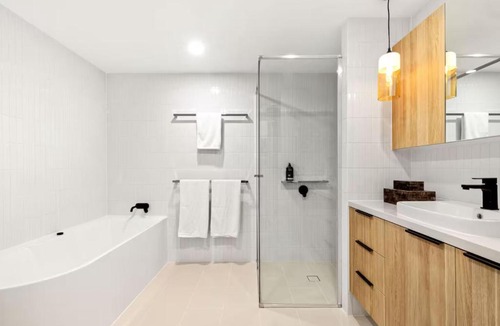 Maroochydore Apartment | THE COSMOPOLITAN COTTON TREE Unit 10207 Cotton Tree