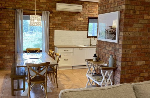 Lovedale Cottage | The Cottage Hunter Valley - recently renovated with new playground!