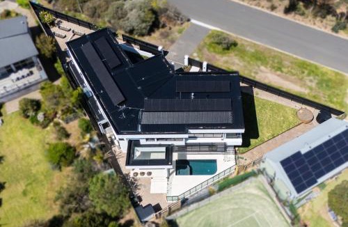 Mount Martha House | The Crest - Elevated Luxe with Pool & Spa