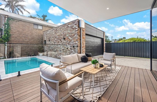 Merewether House | The Darby House | Walk to Beach & Dining