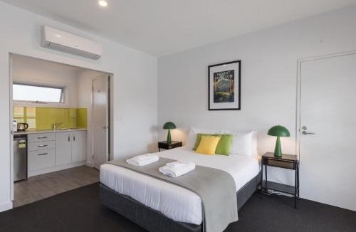 Woodend Hotel | The Dickins