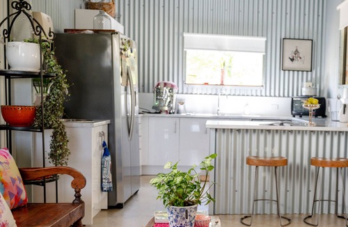 Kings Plains Bed & Breakfast | The Drayshed- Converted Drayshed with elegance and comfort.