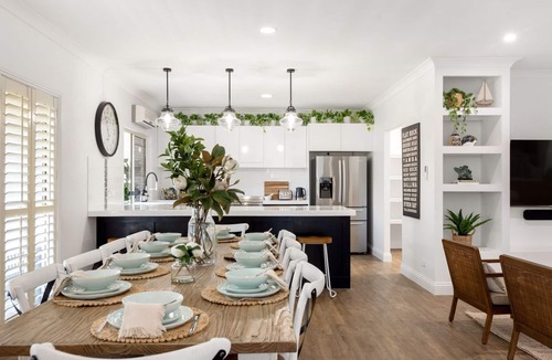 Murarrie House | The Duchess - Luxury Brisbane Holiday Home. Family & Pet friendly with Pool