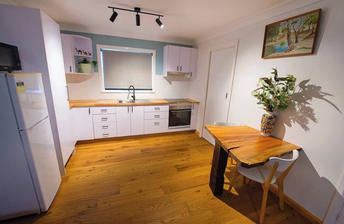 Port Macquarie Apartment | The Eazy Living Studio - Pet Friendly