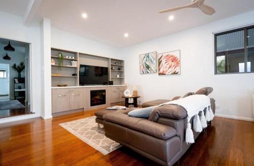 Kilaben Bay Apartment | The Emerald Bower Peaceful Kilaben Bay Hideaway